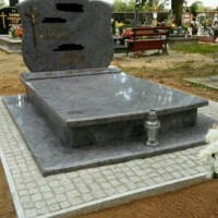 Nagrobek podwójny w Dębnie