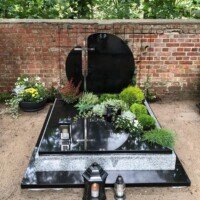 Nagrobek granitowy lipiany